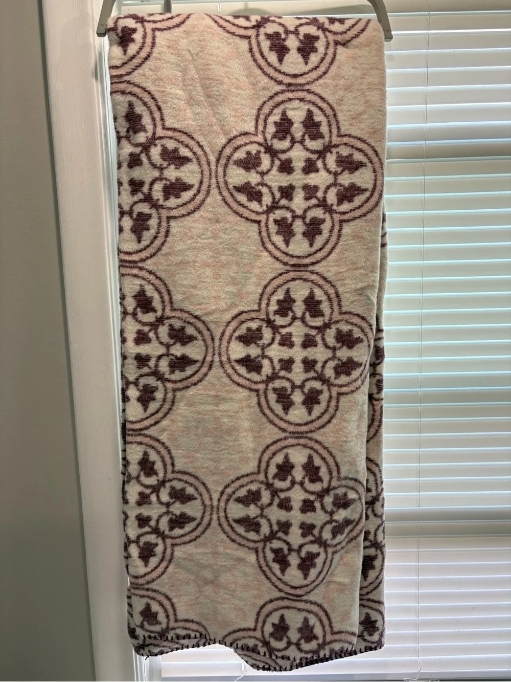 NEW Docofil Reversible Pink and Cream Soft Blanket- medallion floral pattern